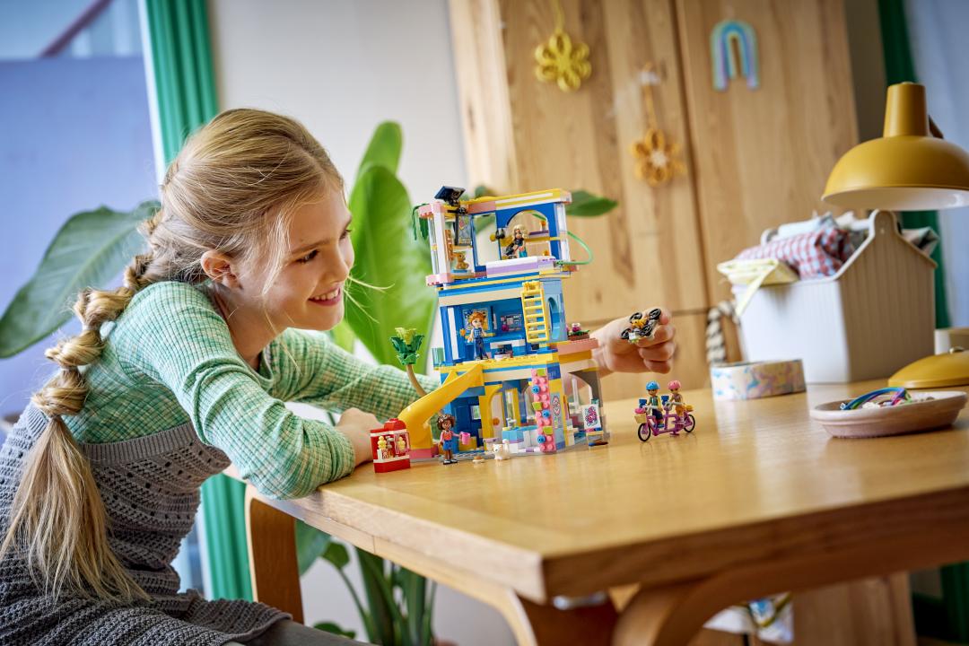 LEGO Friends Heartlake City Friends Club House Set 42689