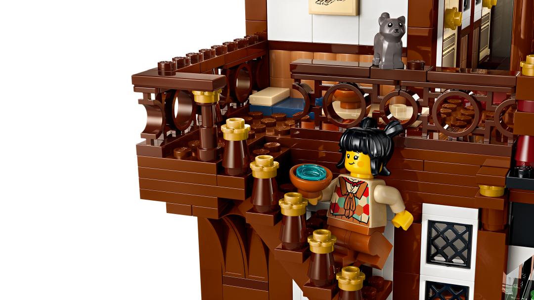 LEGO Iconic Ancient Moon-Gazing Inn Set 80121