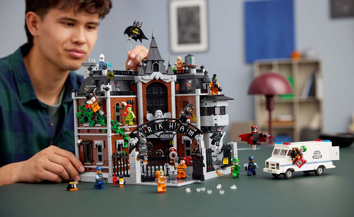 LEGO DC Arkham Asylum Set 76300