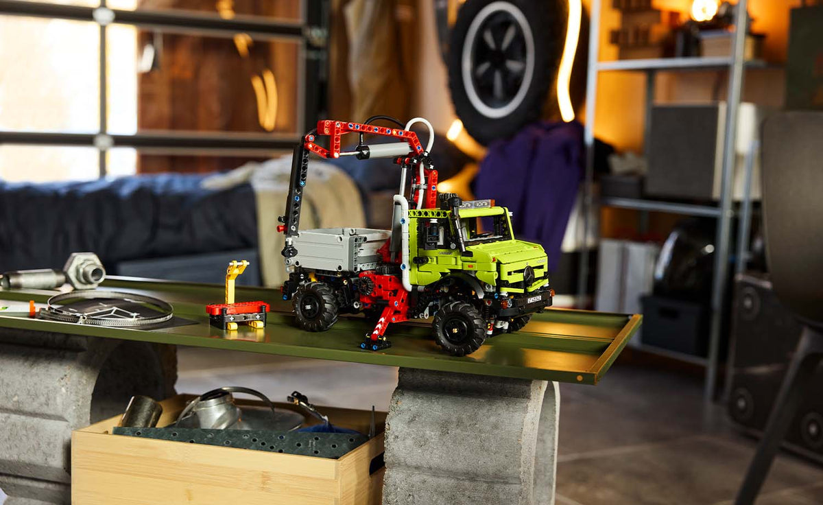 LEGO Technic Mercedes-Benz Unimog U 5023 with Crane Set 42242