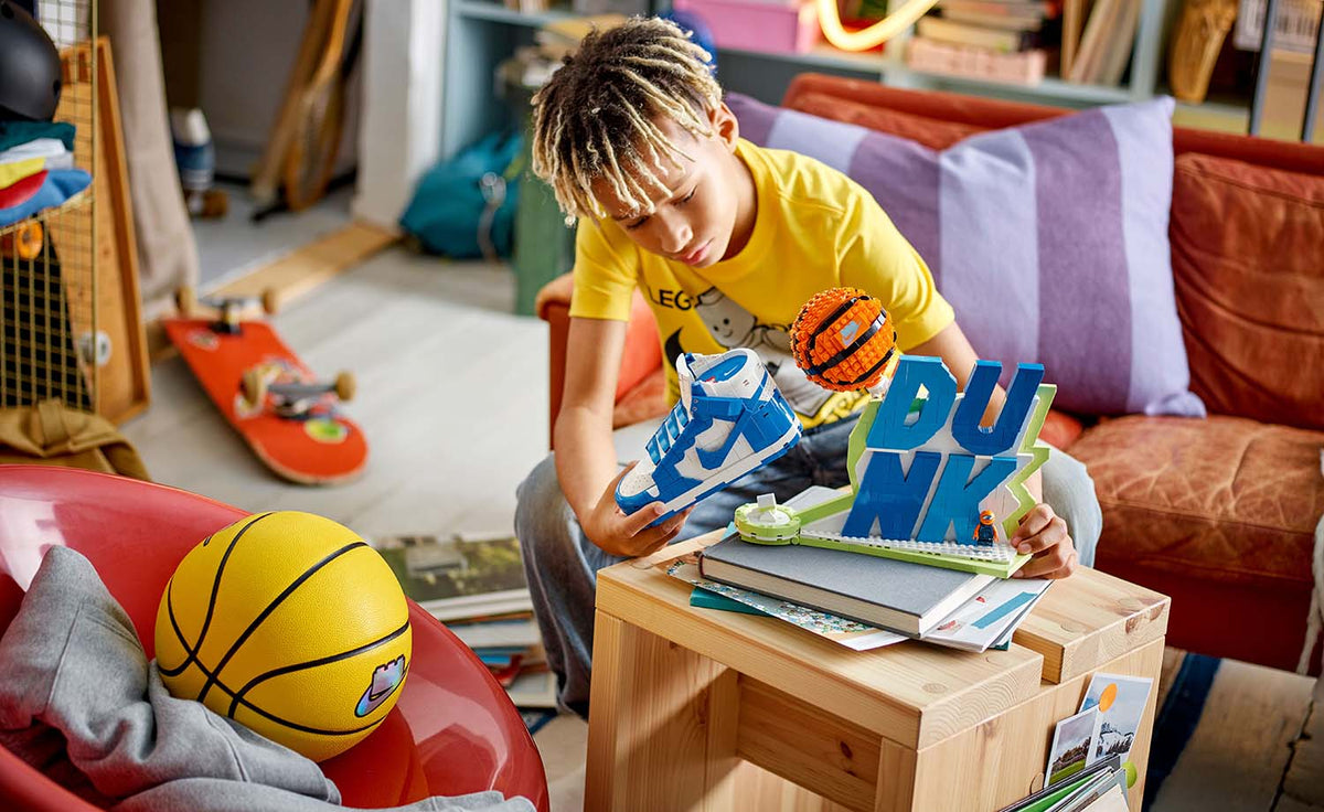 LEGO Iconic Nike Dunk Set 43008