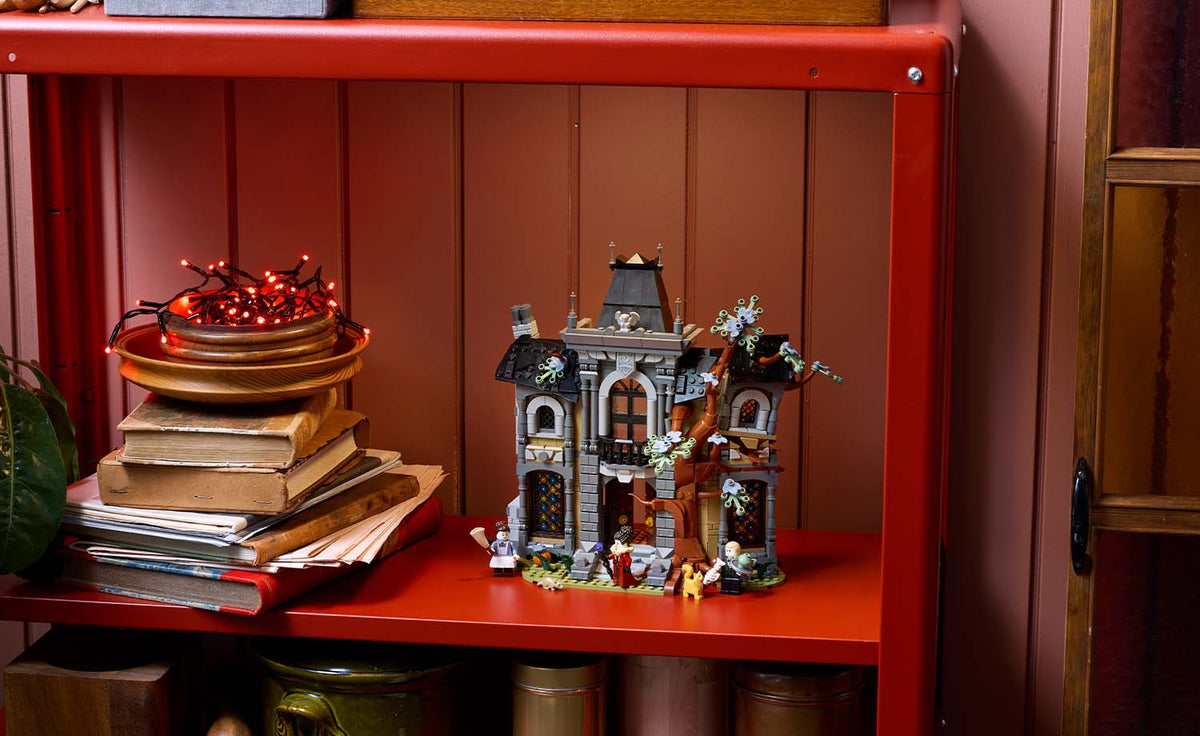 LEGO ICONS Mayor Manor Set 11383
