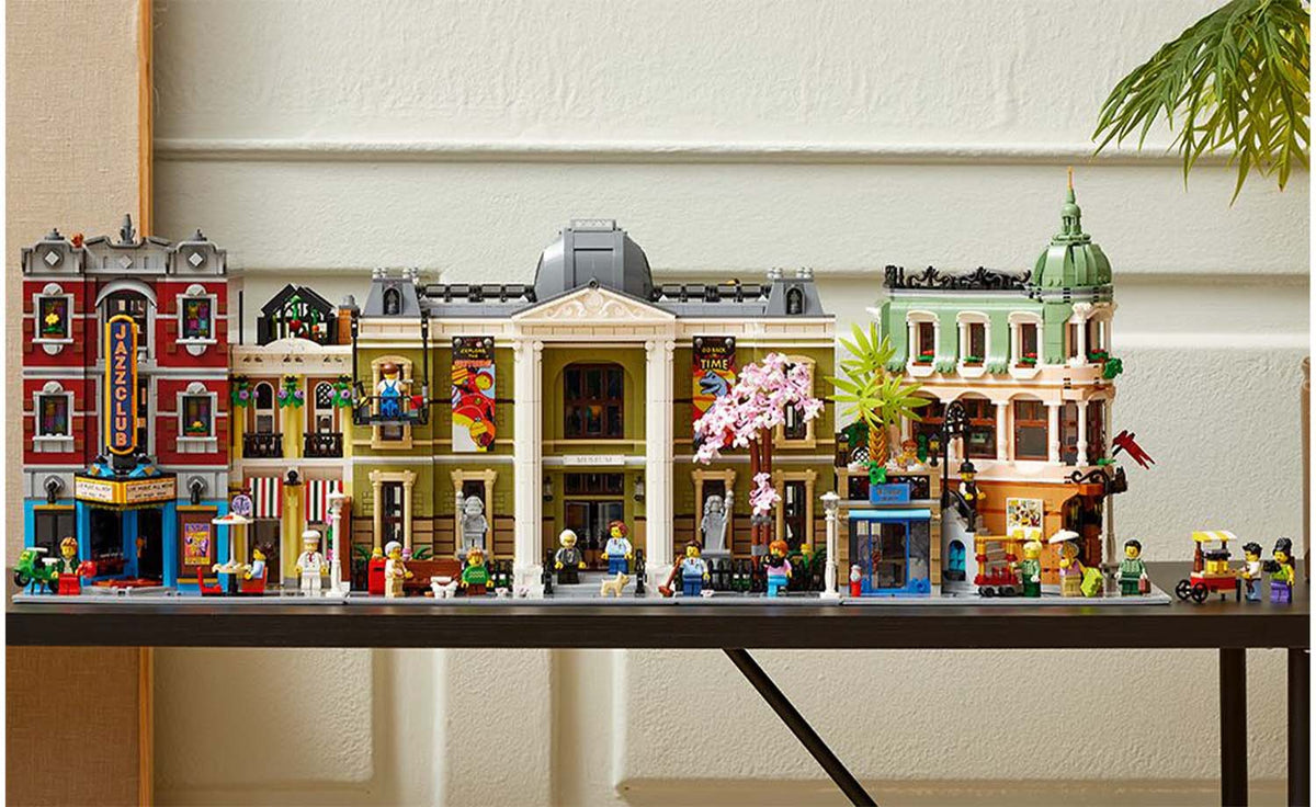 LEGO ICONS Natural History Museum Set 10326