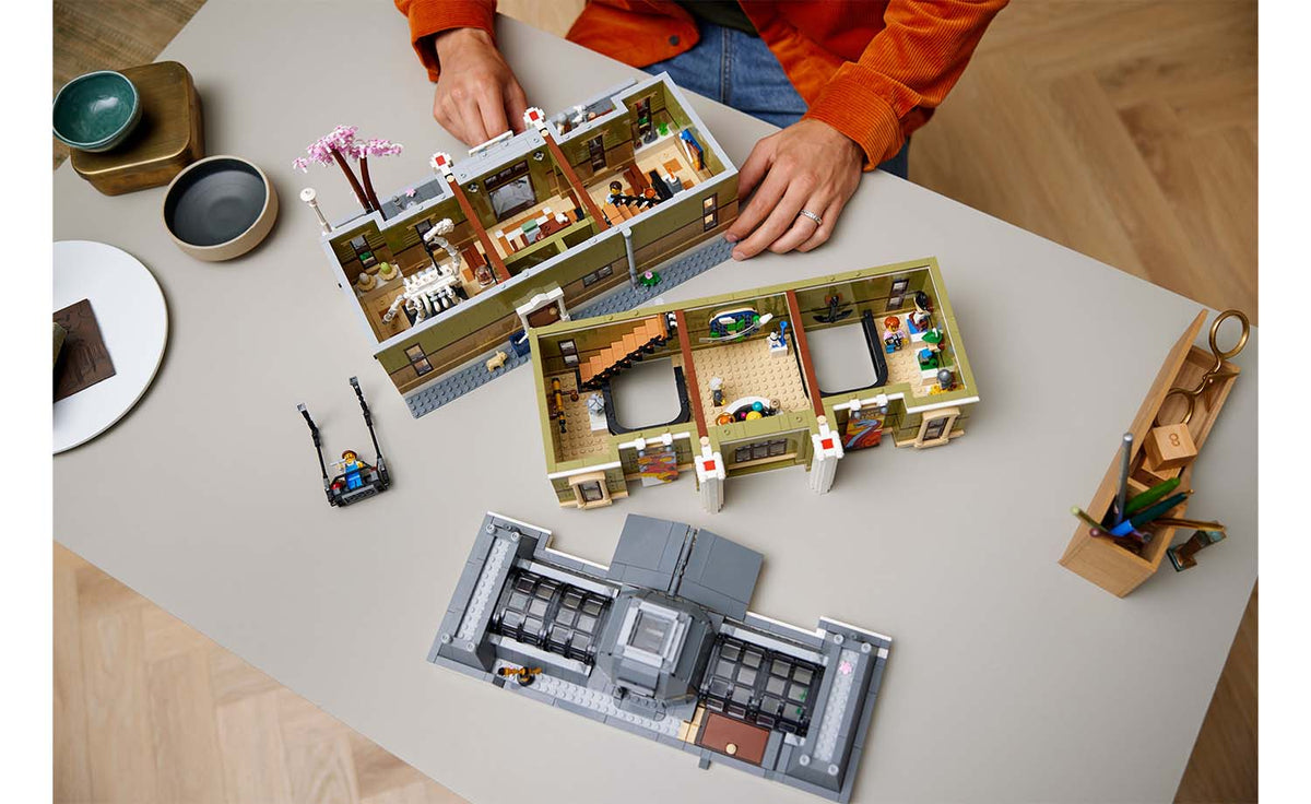 LEGO ICONS Natural History Museum Set 10326