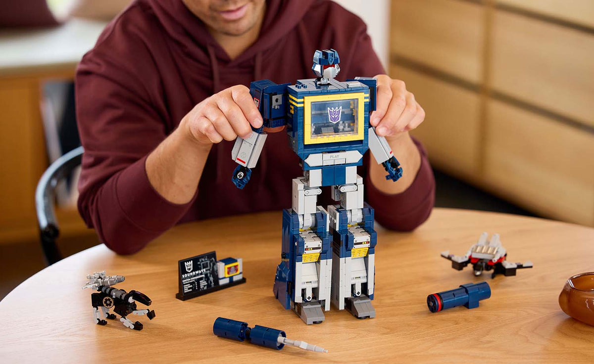 LEGO ICONS Transformers: Soundwave Set 10358