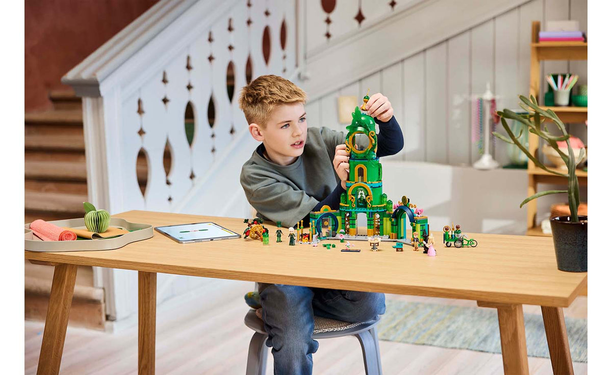 LEGO Wicked Welcome to Emerald City Set 75684